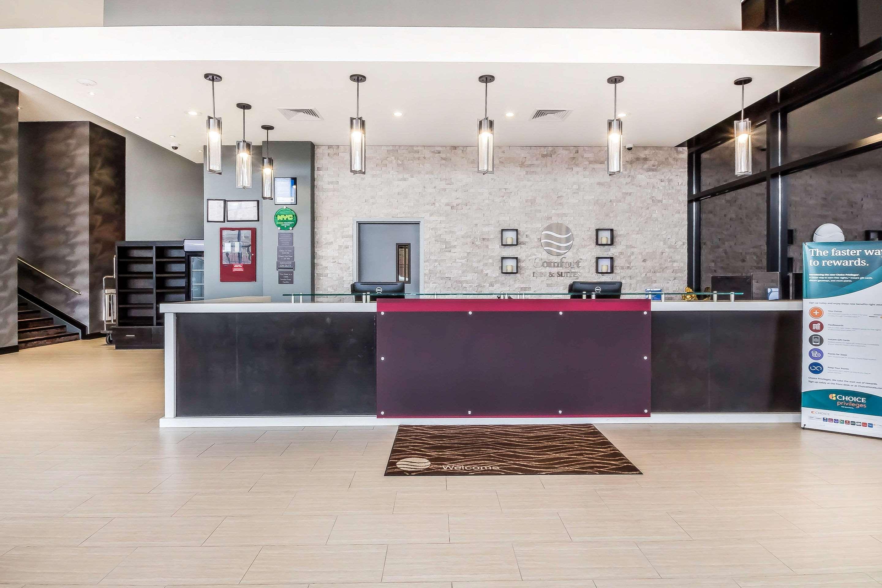 Comfort Inn & Suites Near Stadium New York Esterno foto